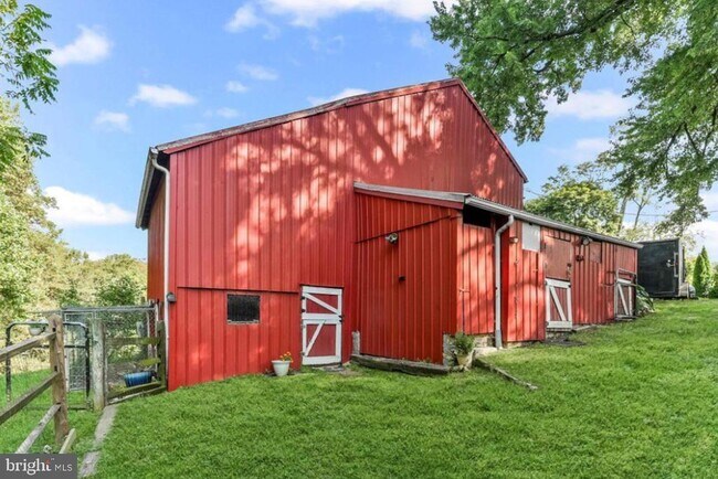 Building Photo - 990 Chesterville Rd