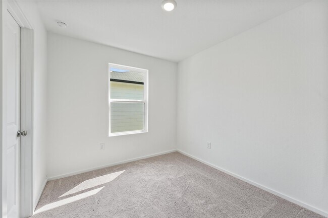 Building Photo - 26008 Hampshire Dr