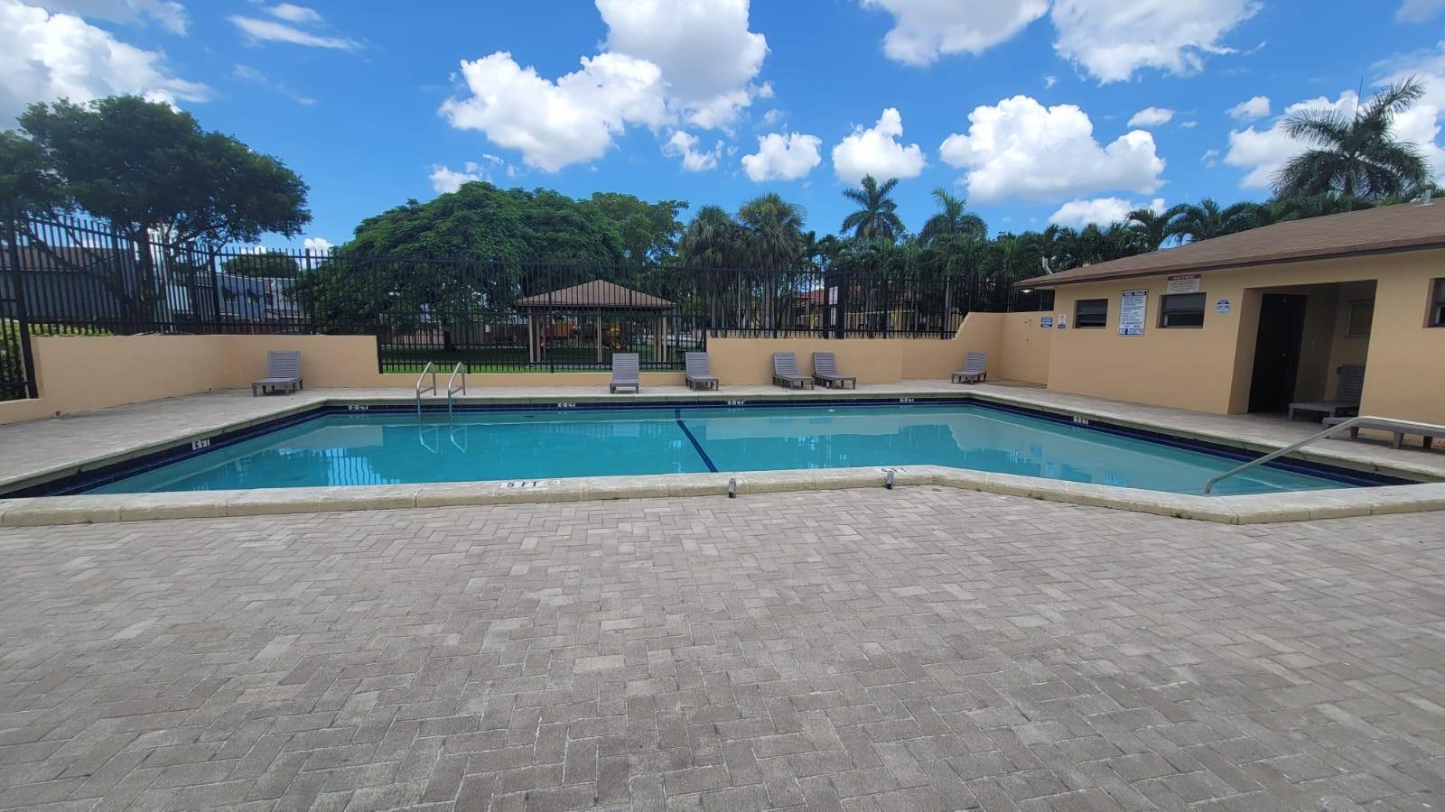 Building Photo - 6882 NW 173rd Dr