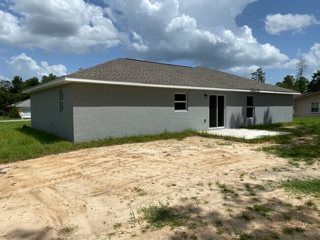 Building Photo - Desirable SW Ocala Neighborhood 4/2/2