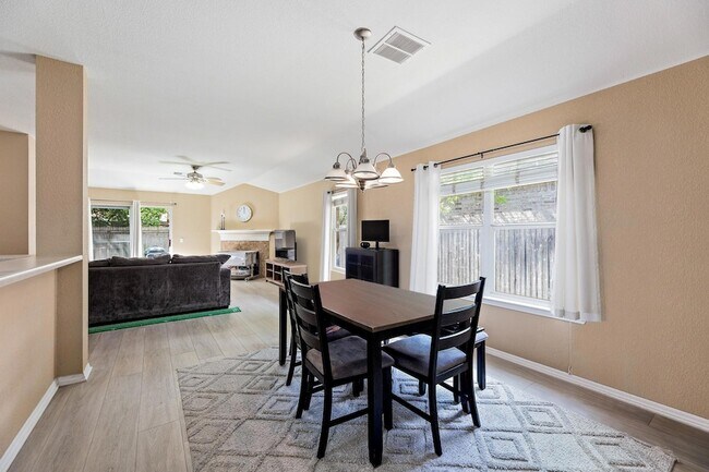 Building Photo - 1206 Parker Pl