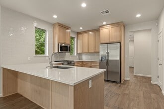 Building Photo - 321 W Commercial St