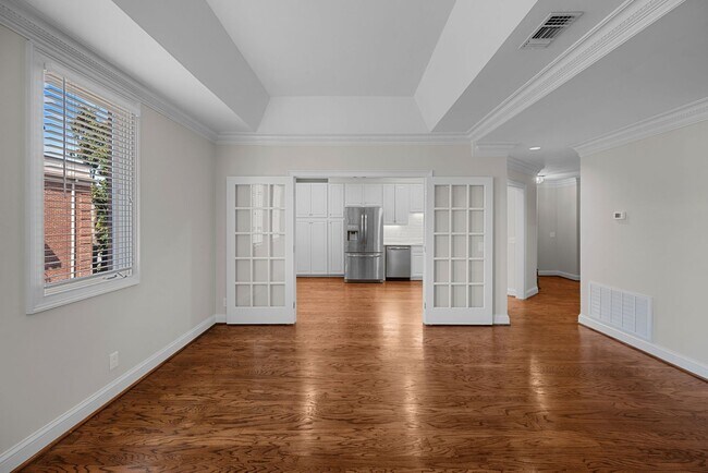 Building Photo - Newly Renovated Condo in The Westende with...