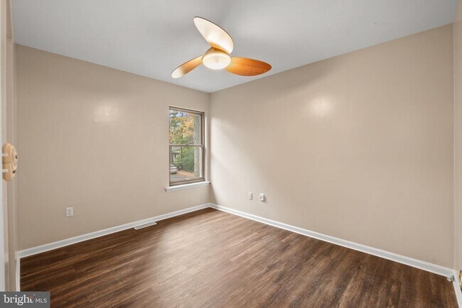 Building Photo - 1813 Glade Ct