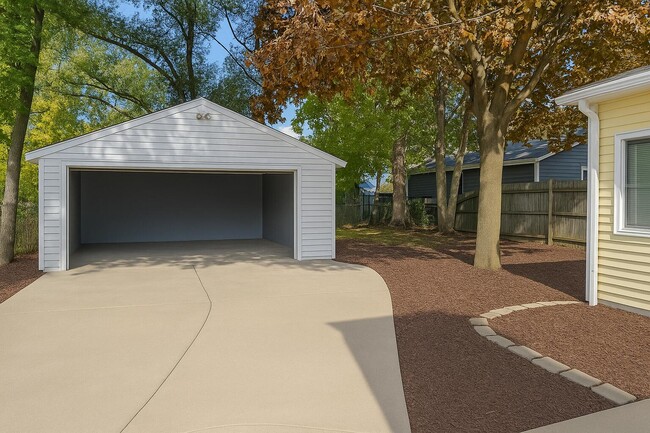 Building Photo - 1473 E Harry Ave