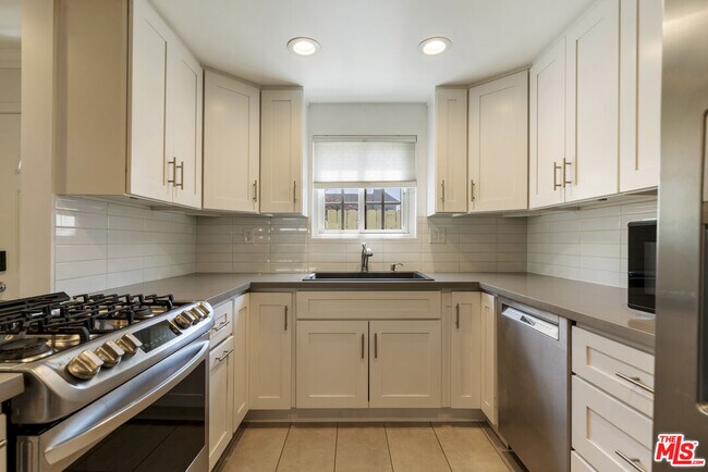 Building Photo - 1837 11th St