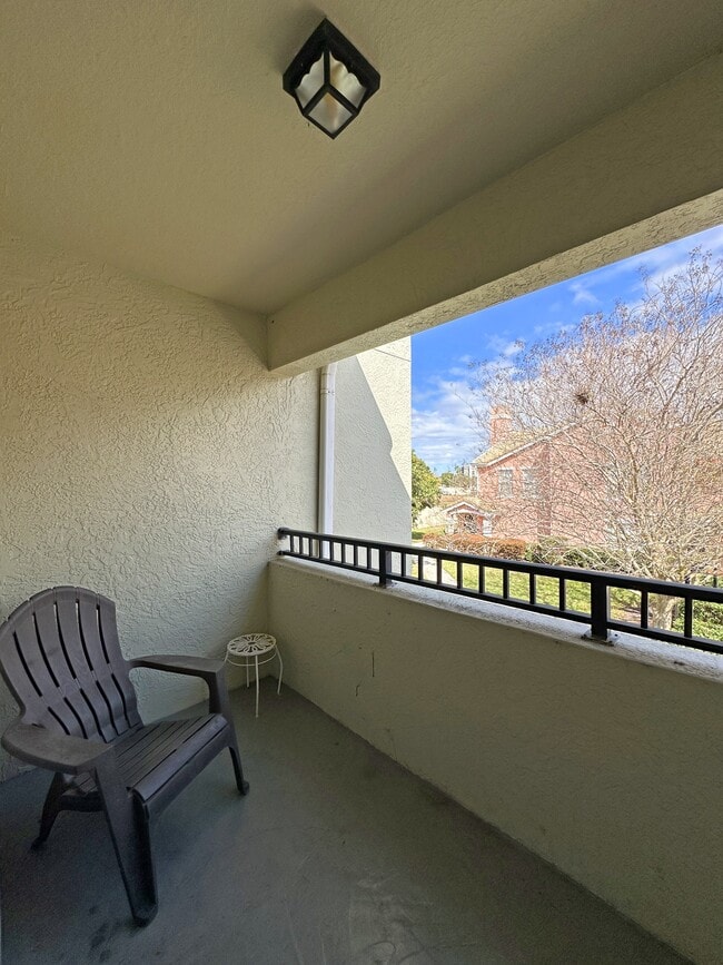 Building Photo - 160 SW Peacock Blvd