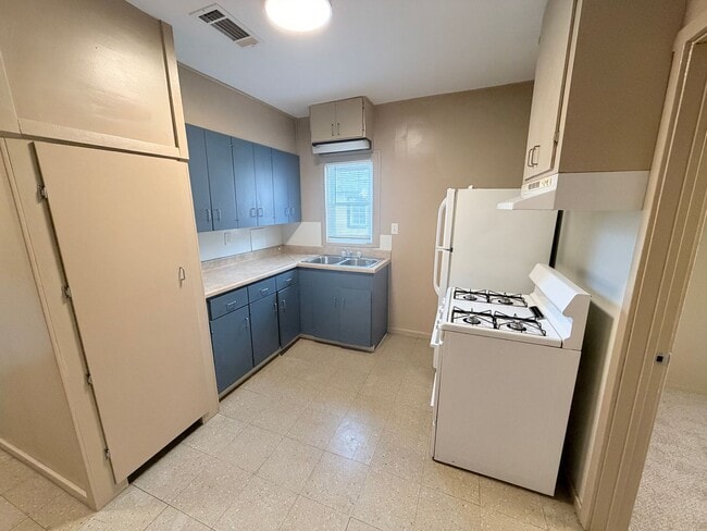 Building Photo - Updated 2 bed 1 bath