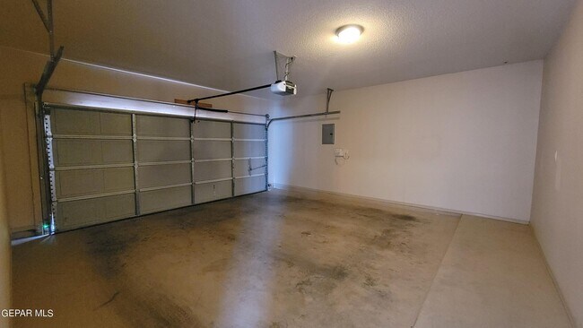 Building Photo - 14281 Gil Reyes Dr