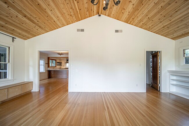 Building Photo - 5123 Townsend Ave