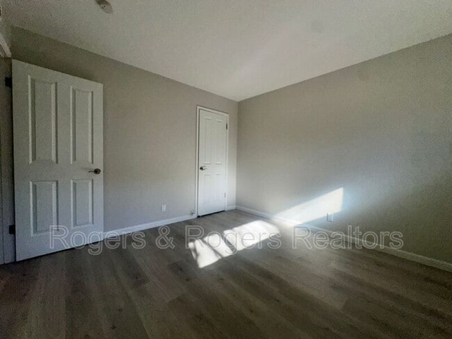 Building Photo - 3592 Payne Ave