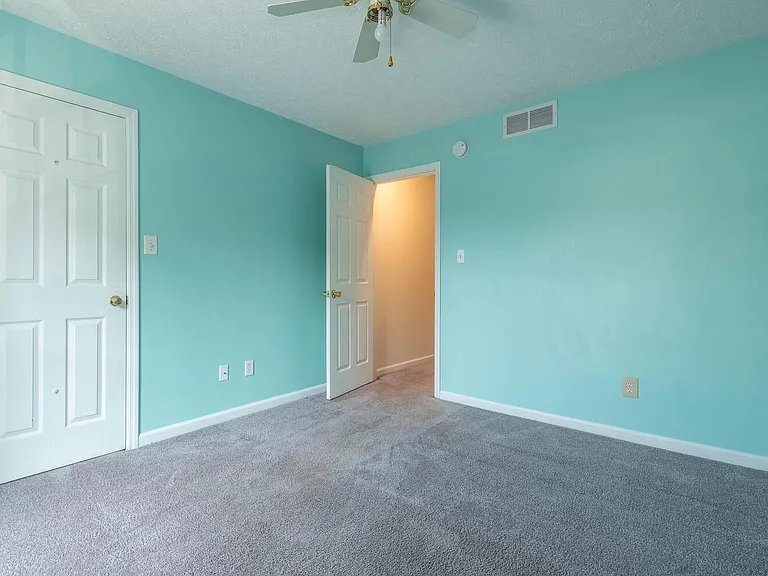 Building Photo - 731 E Sherwood Hills Dr