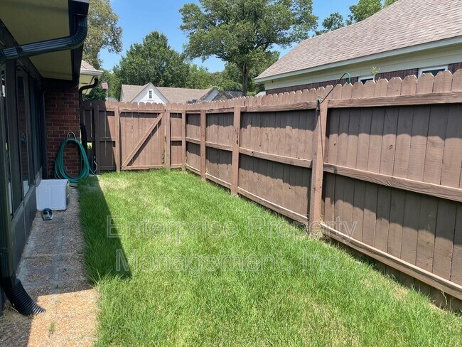 Building Photo - 3840 Charbon Ln