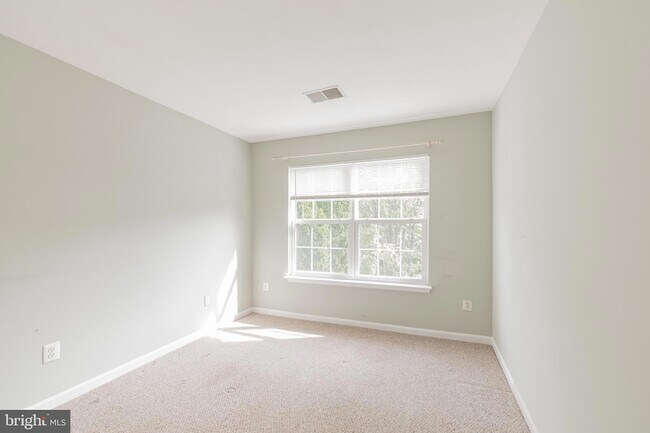 Building Photo - 43137 Binkley Cir