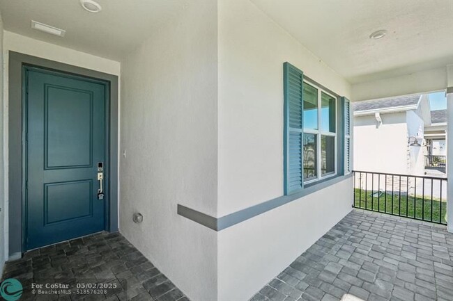 Building Photo - 9041 Dahlia Cir