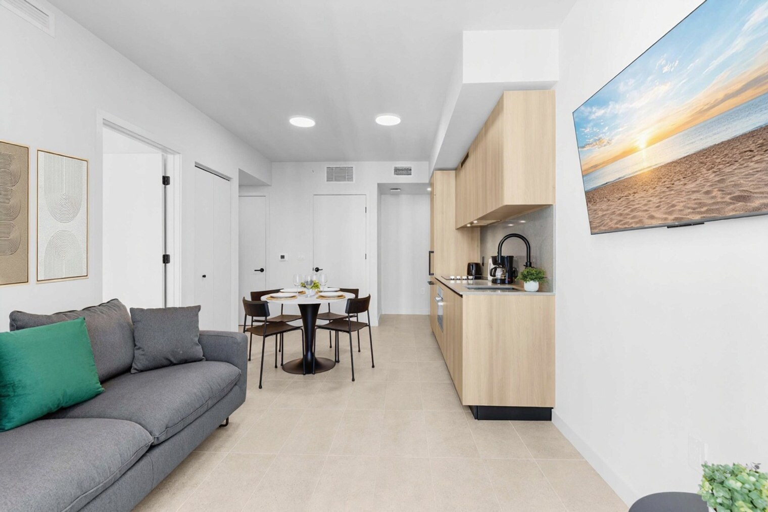 Building Photo - 501 NE 1st Ave