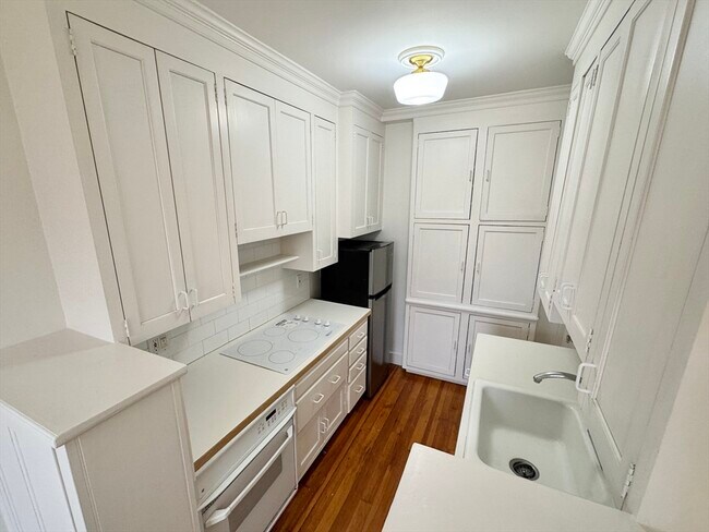 Building Photo - 6 Washington Ave