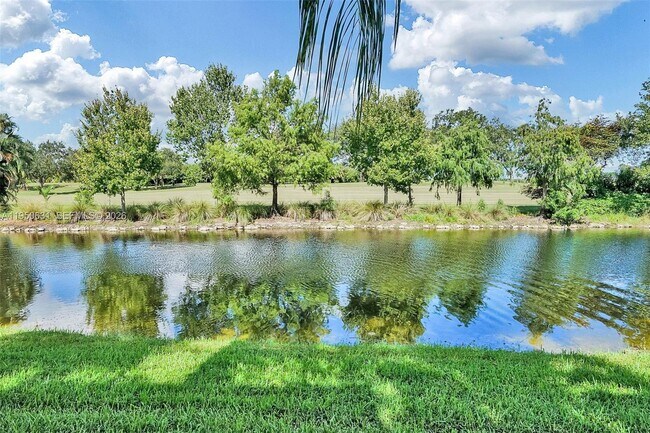 Building Photo - 437 Vista Isles Dr