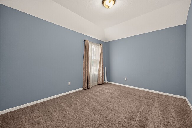 Building Photo - 15711 Huddleston Dr