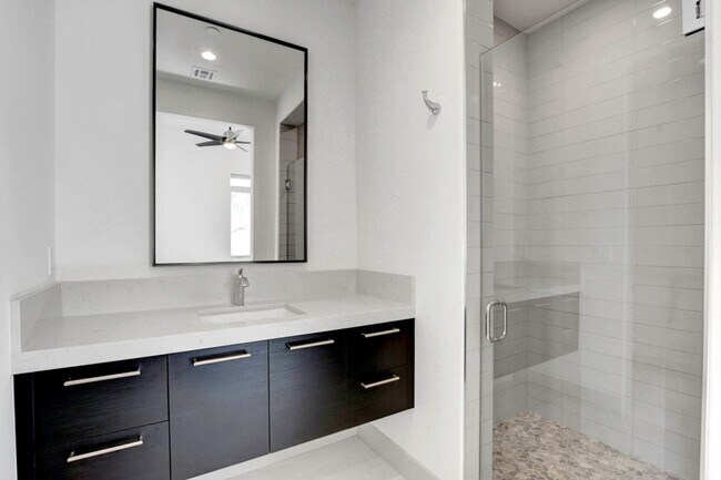 Building Photo - MacDonald Highlands Beauty With Awesome Views