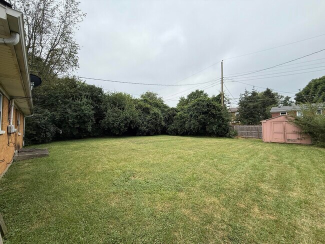 Building Photo - 2067 Tamarack Dr