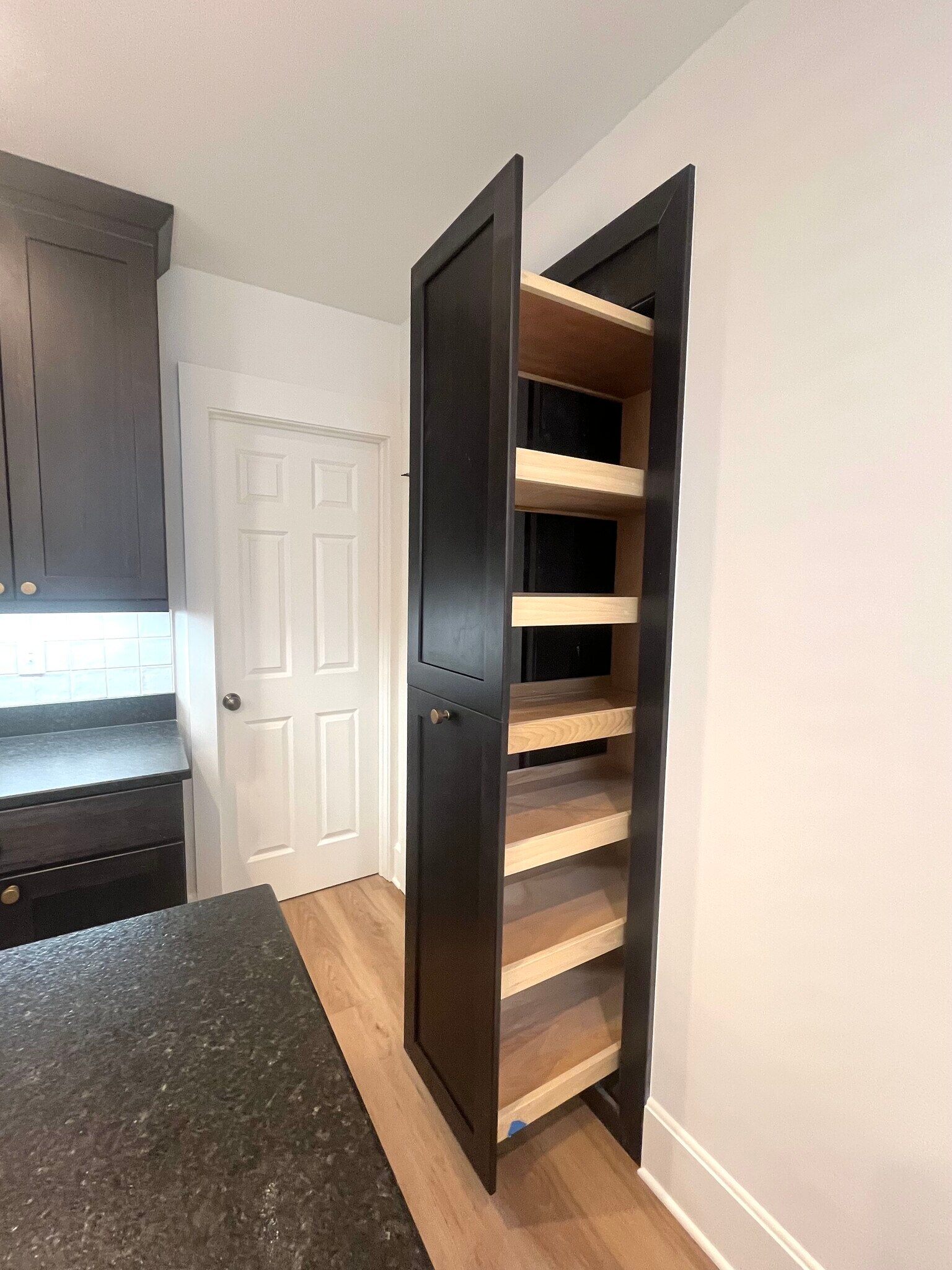 Building Photo - 670 Mohawk St