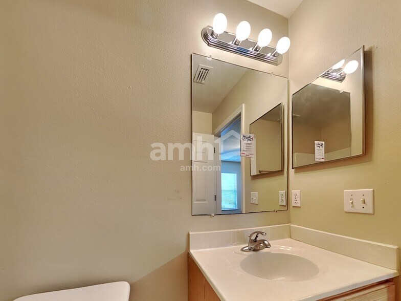Building Photo - 7078 Shady Pine Ct