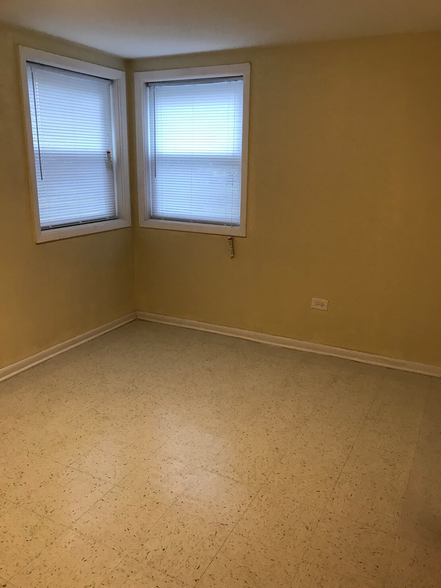 Building Photo - 1971 N 19th Ave