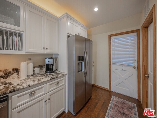 Building Photo - 233 Corona Cir