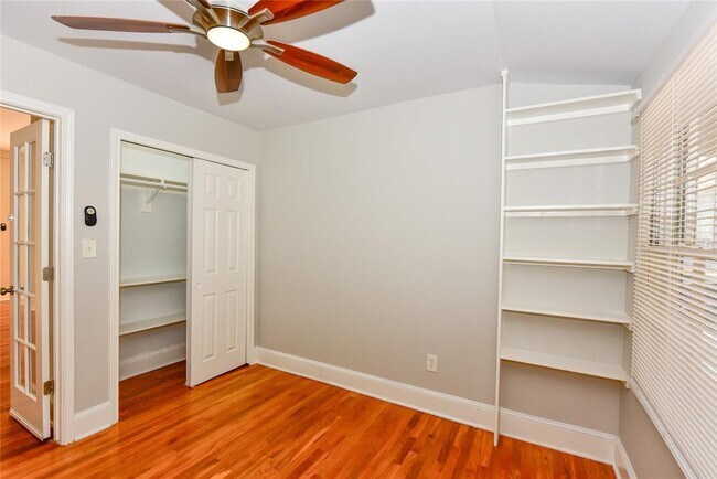 Building Photo - 410 Kenniston Dr