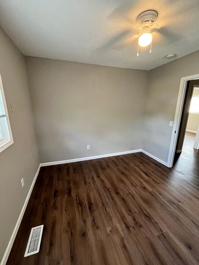 Building Photo - Charming 3 bedroom, 2 bathroom home in the...