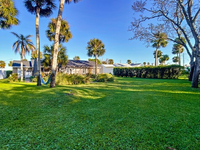 Building Photo - 762 S Beach St