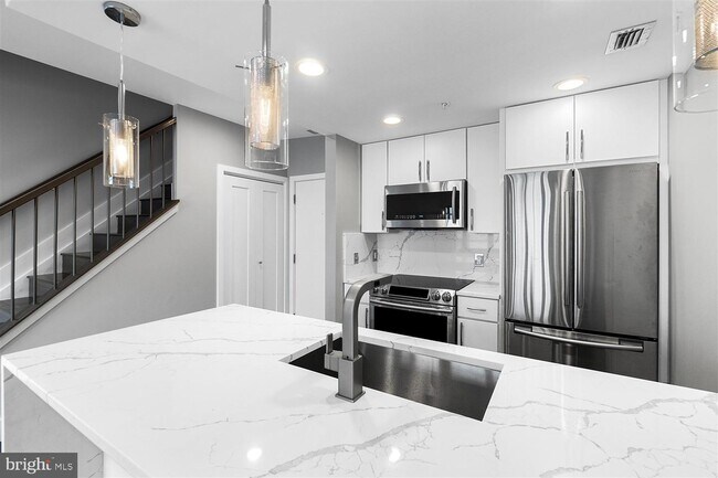 Building Photo - 1000 Fell St