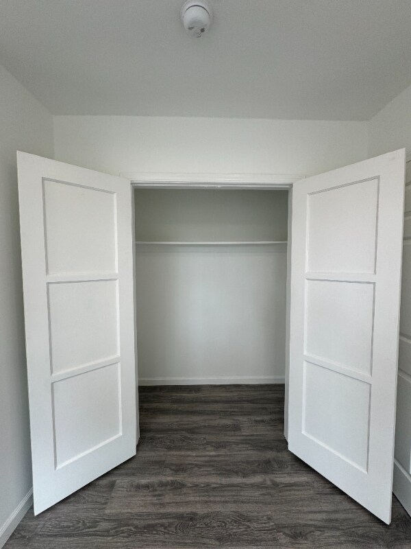 Building Photo - 1553 Ridgeley Dr