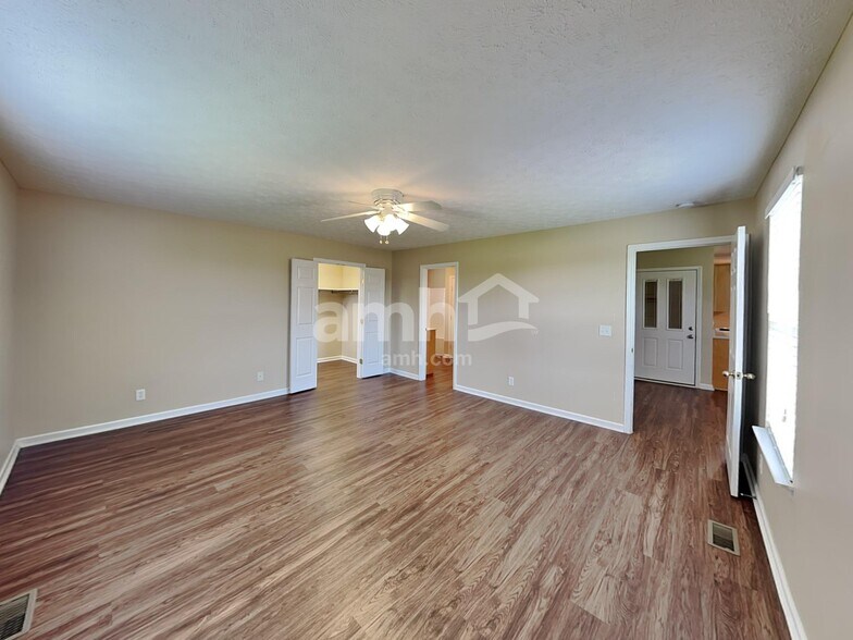 Building Photo - 308 Bluefield Ln