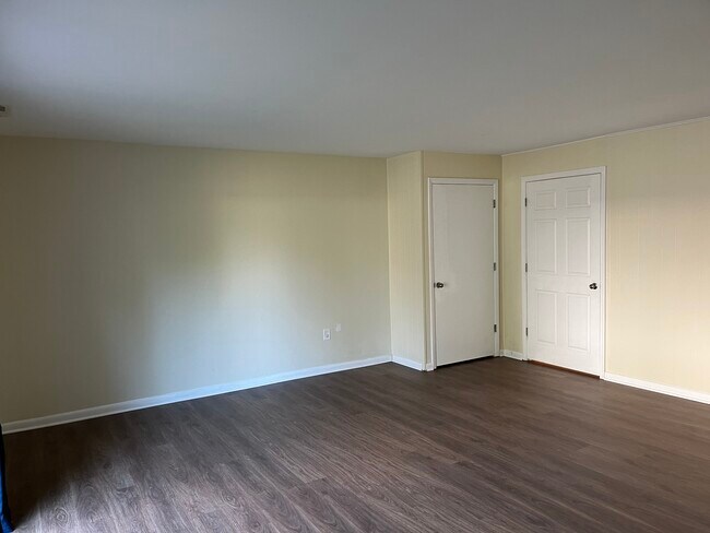 Building Photo - 2 Wimbledon Ln