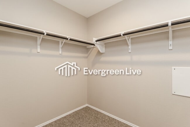 Building Photo - 9913 Gln Brk Ln