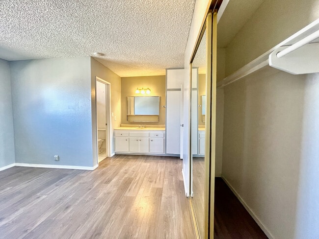 Building Photo - 2501 W Redondo Beach Blvd