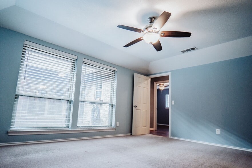 Building Photo - 3205 Winchester Dr