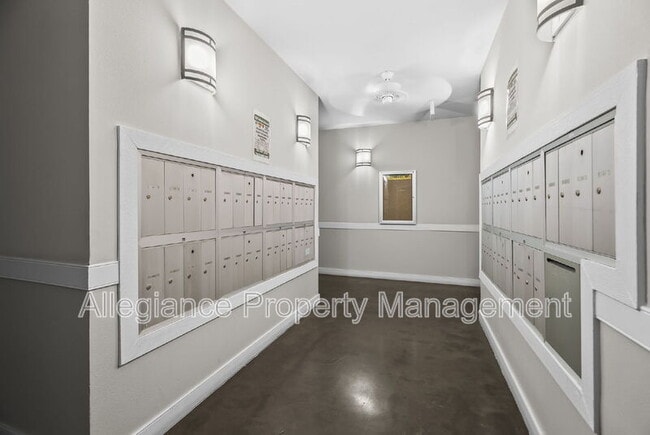 Building Photo - 12929 Centre Park Cir