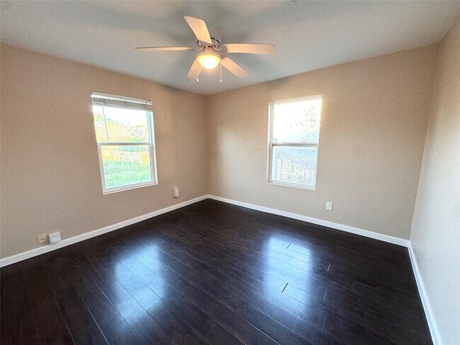 Building Photo - 3714 Avenue S 1/2