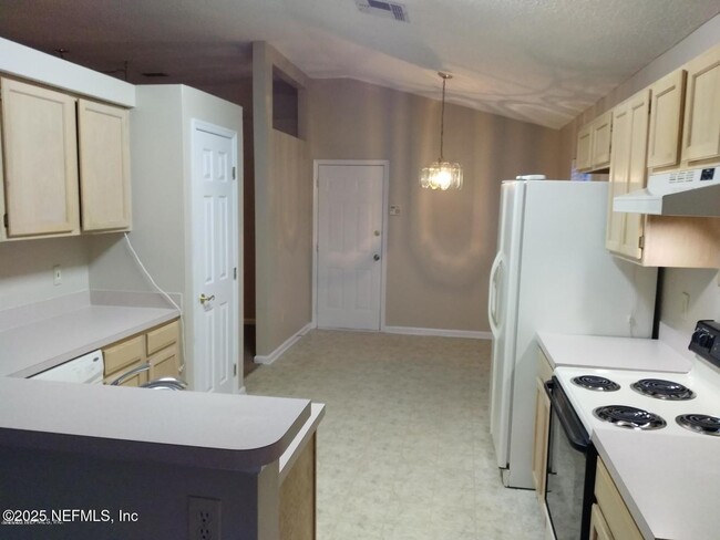 Building Photo - 12895 Bentwater Dr