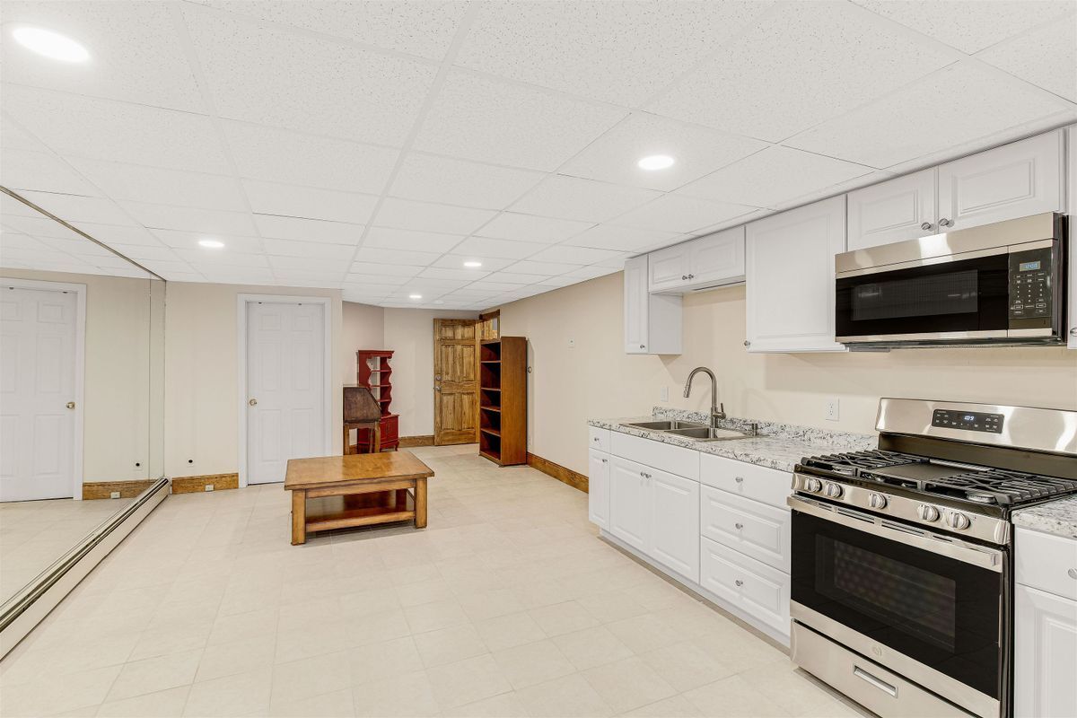 Building Photo - 19 Quimby