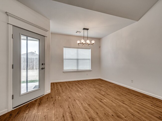 Building Photo - 4 Bedroom + Yukon Schools