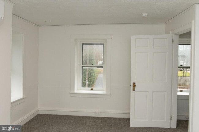 Building Photo - 2928 Lincoln Hwy E