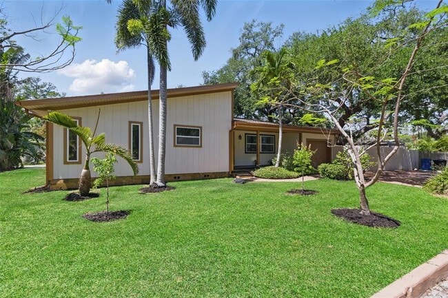 Building Photo - 4926 Camellia Way S