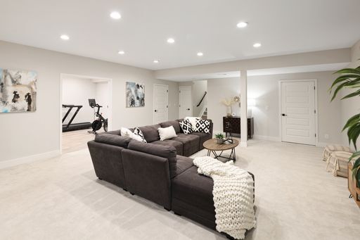 Building Photo - 6 Bedroom 5.5 Bathroom Single Family Home ...