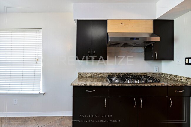Building Photo - **COMING SOON** Stunning 2 Bedroom/2.5 Bat...
