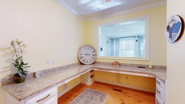 Building Photo - 100 Sweetbriar Lakes Dr