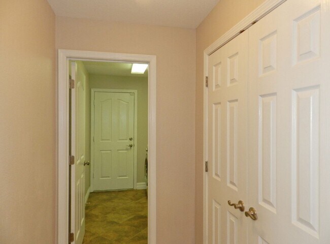 Building Photo - Quality Townhome In Convenient Location!